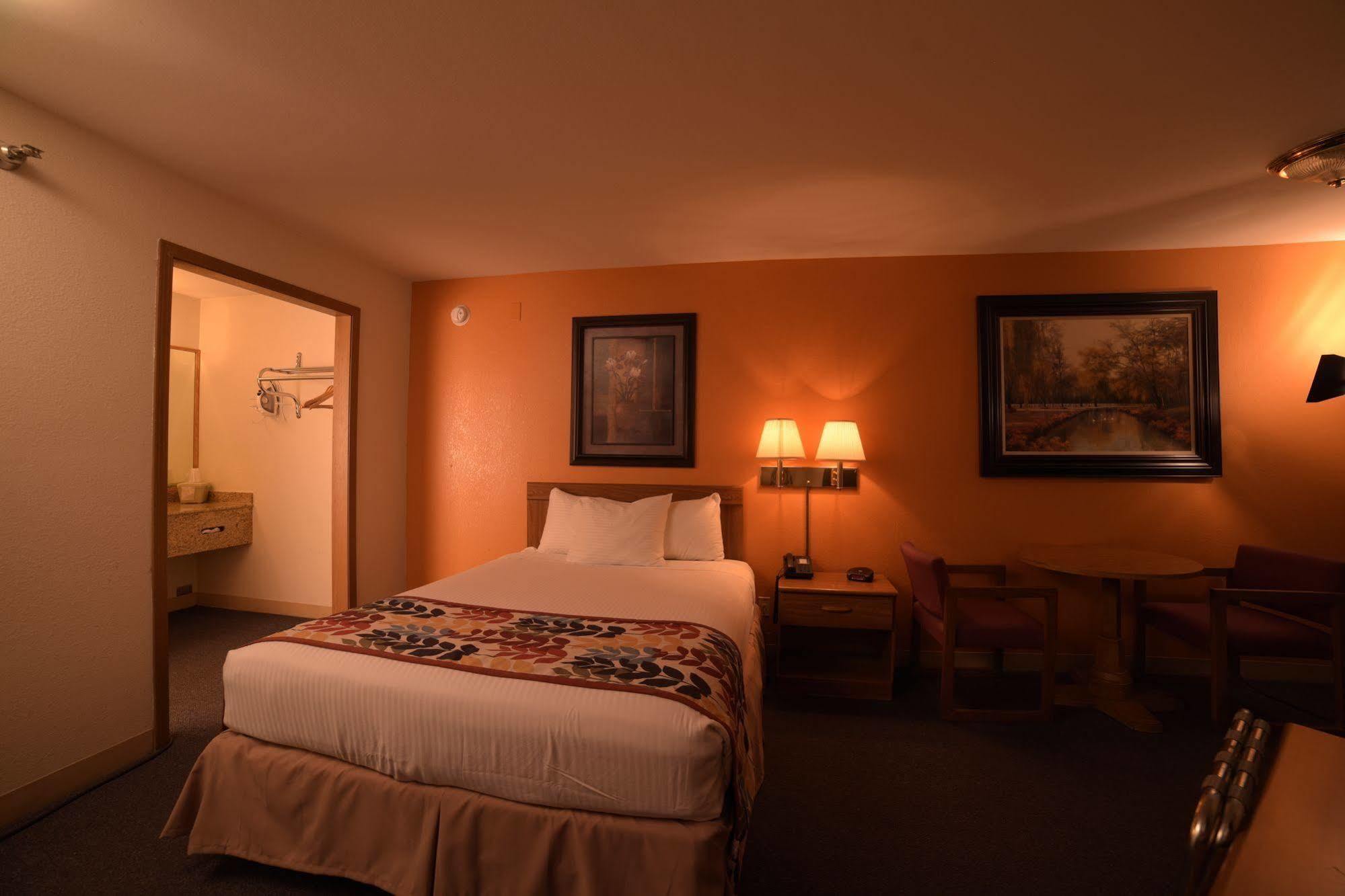 Dutton Inn Branson Extérieur photo